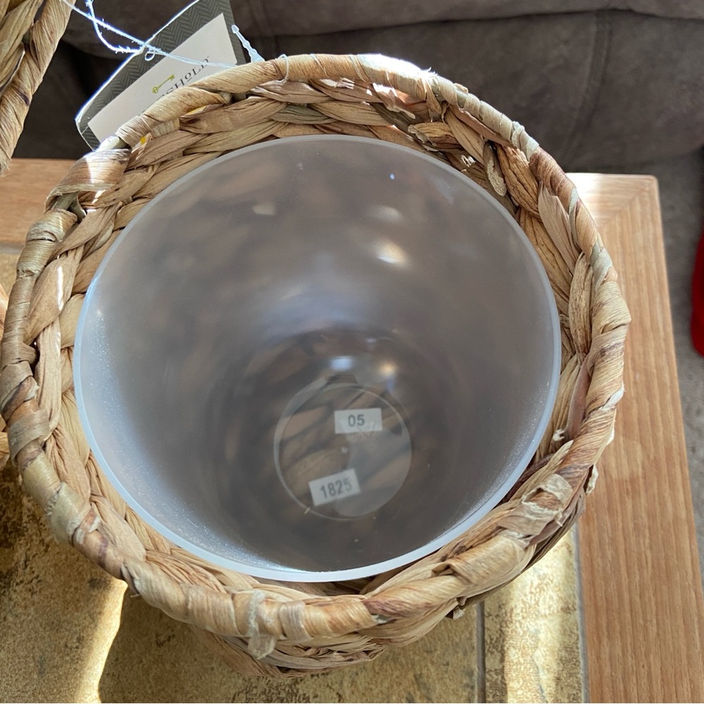 Acorn shaped basket canisters set of 2 - Picture 3 of 4